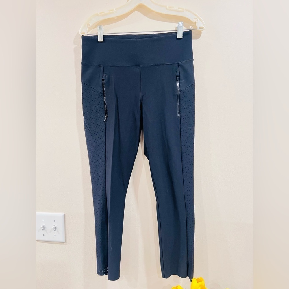 🔥ATHLETA Black High-Waisted Leggings with Zipper Pockets🔥